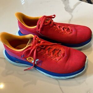 Hoka Mach 4 women’s 10.5 excellent condition - red